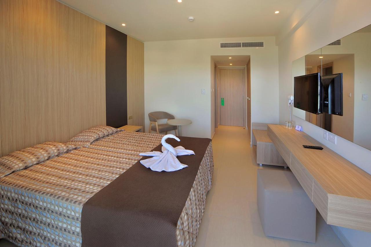 Nelia Beach Hotel & Spa photo