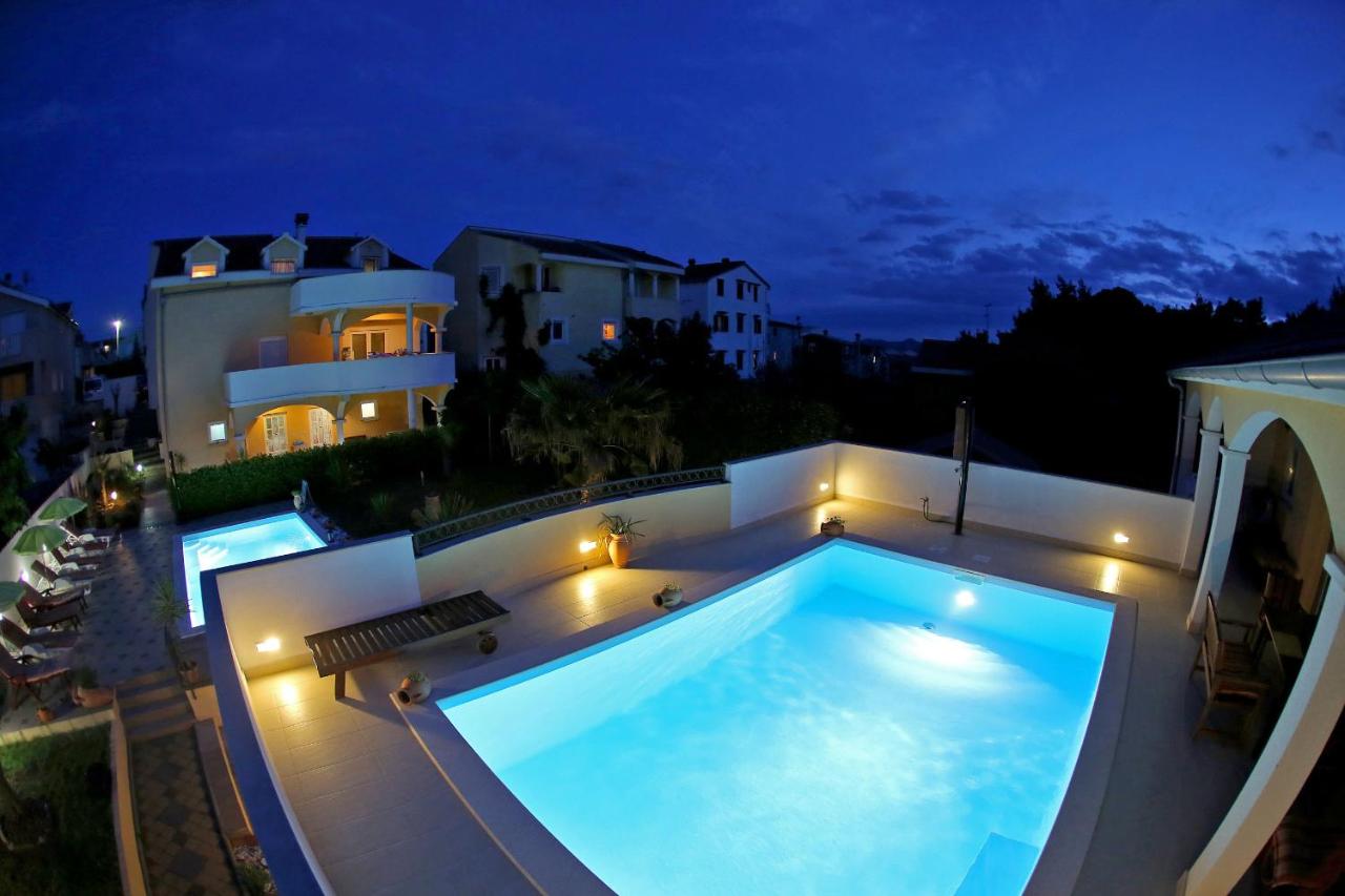 Heated swimming pool: Villa Vanilla