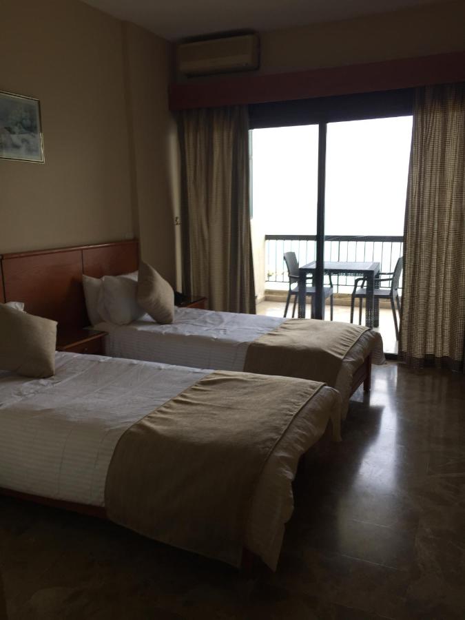 Holiday Suites Hotel & Beach Resort photo