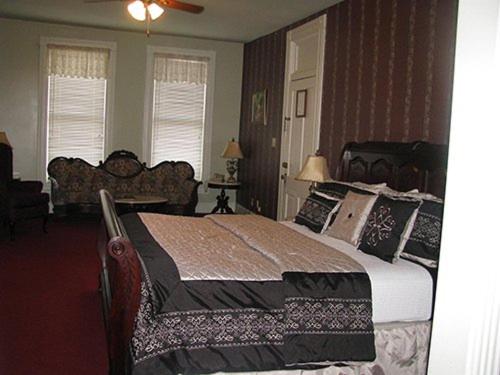 New Orleans Hotel Eureka Springs — photo 16