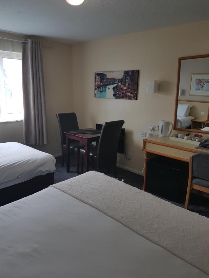 Family Room (2 Adults + 1 Child)