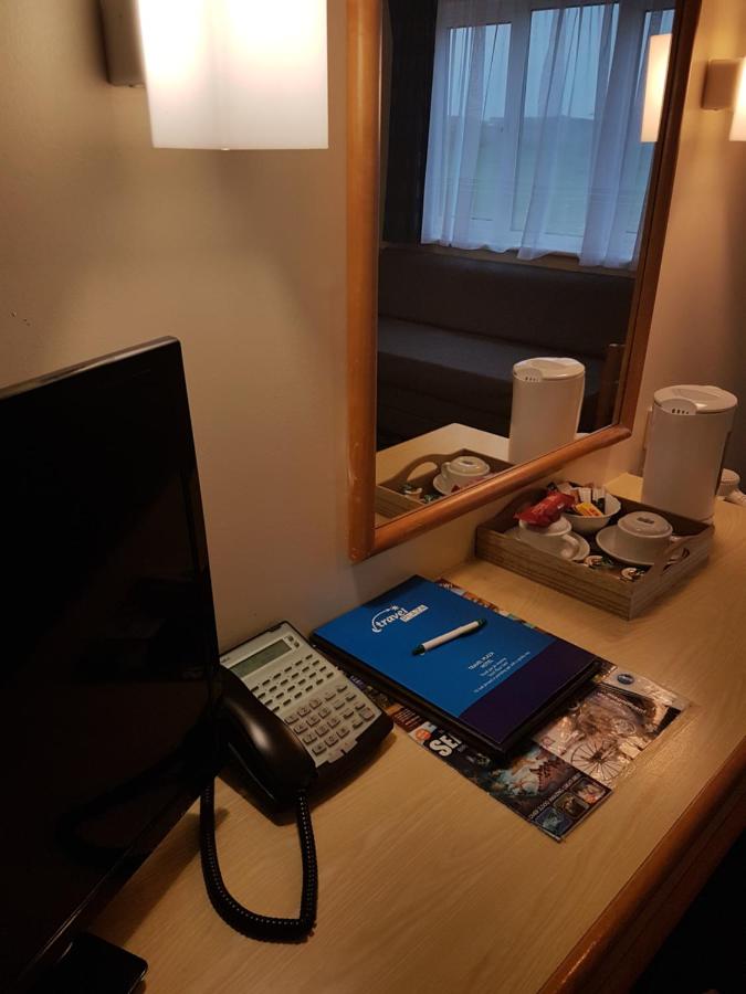 Family Room (2 Adults + 2 Children)