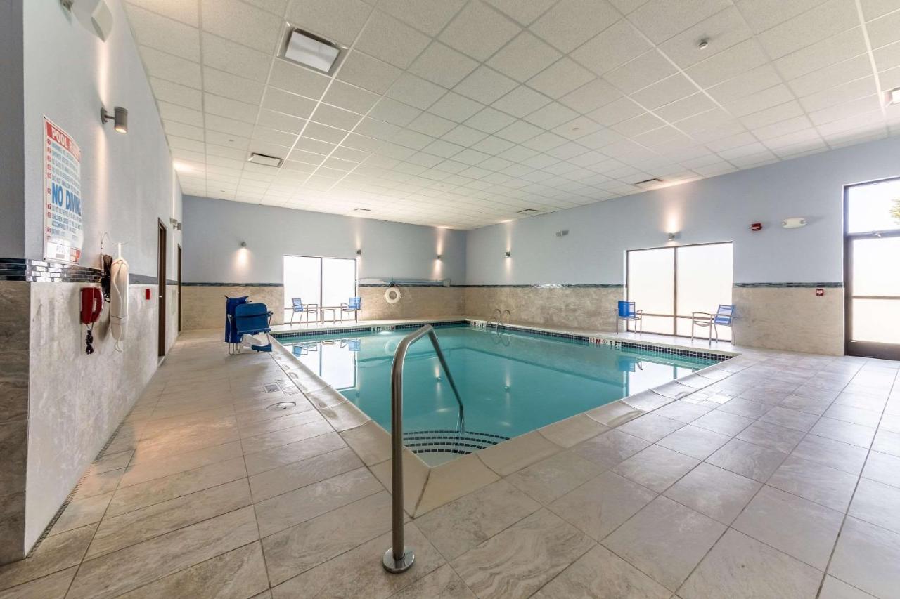 Heated swimming pool: Allentown Park Hotel, Ascend Hotel Collection