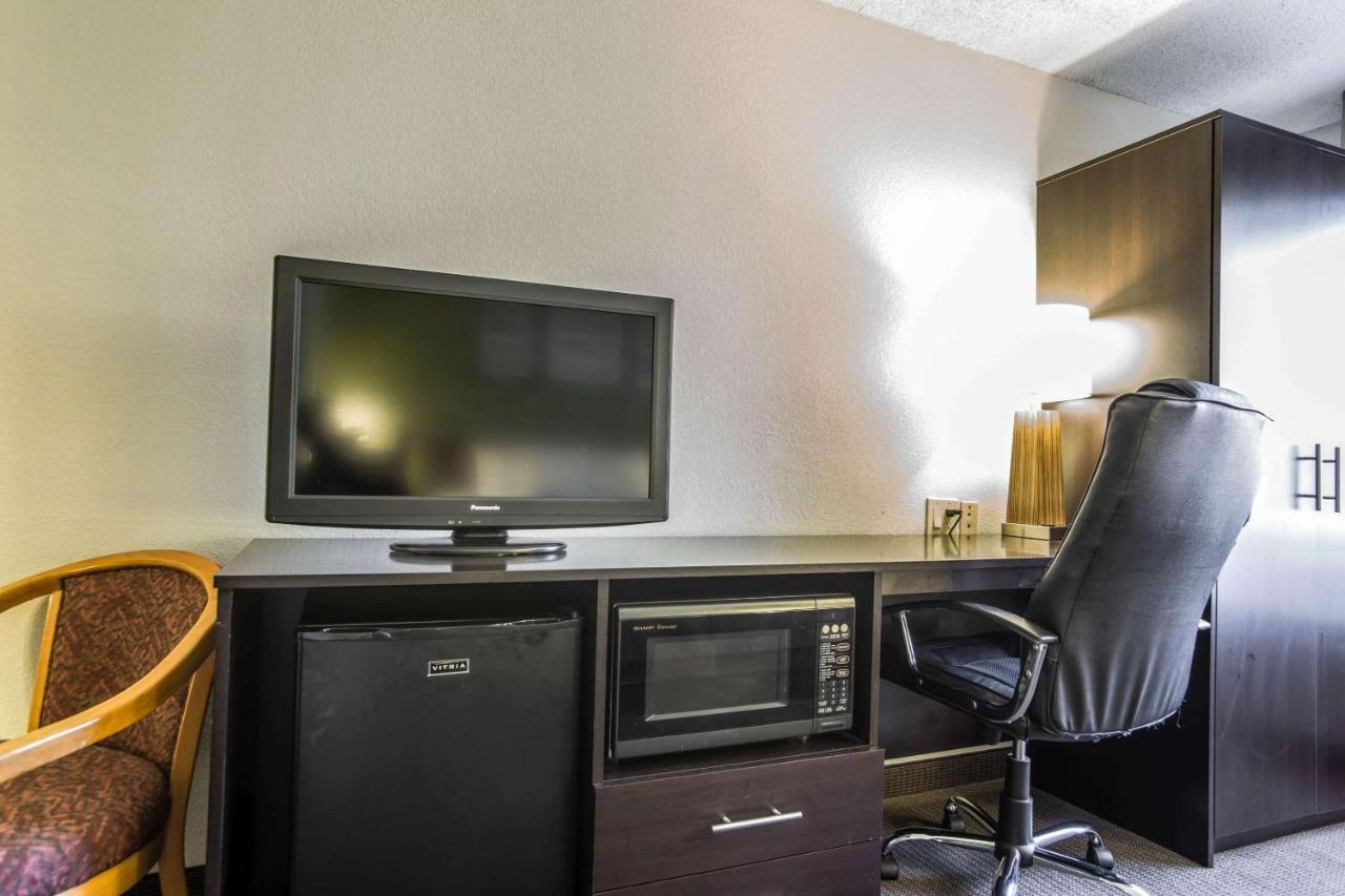 Airport Inn — photo 24