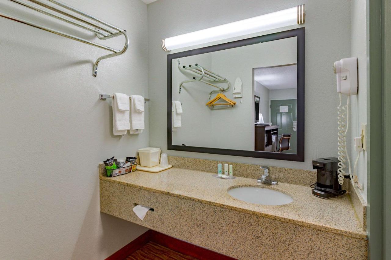 Economy Inn — photo 21