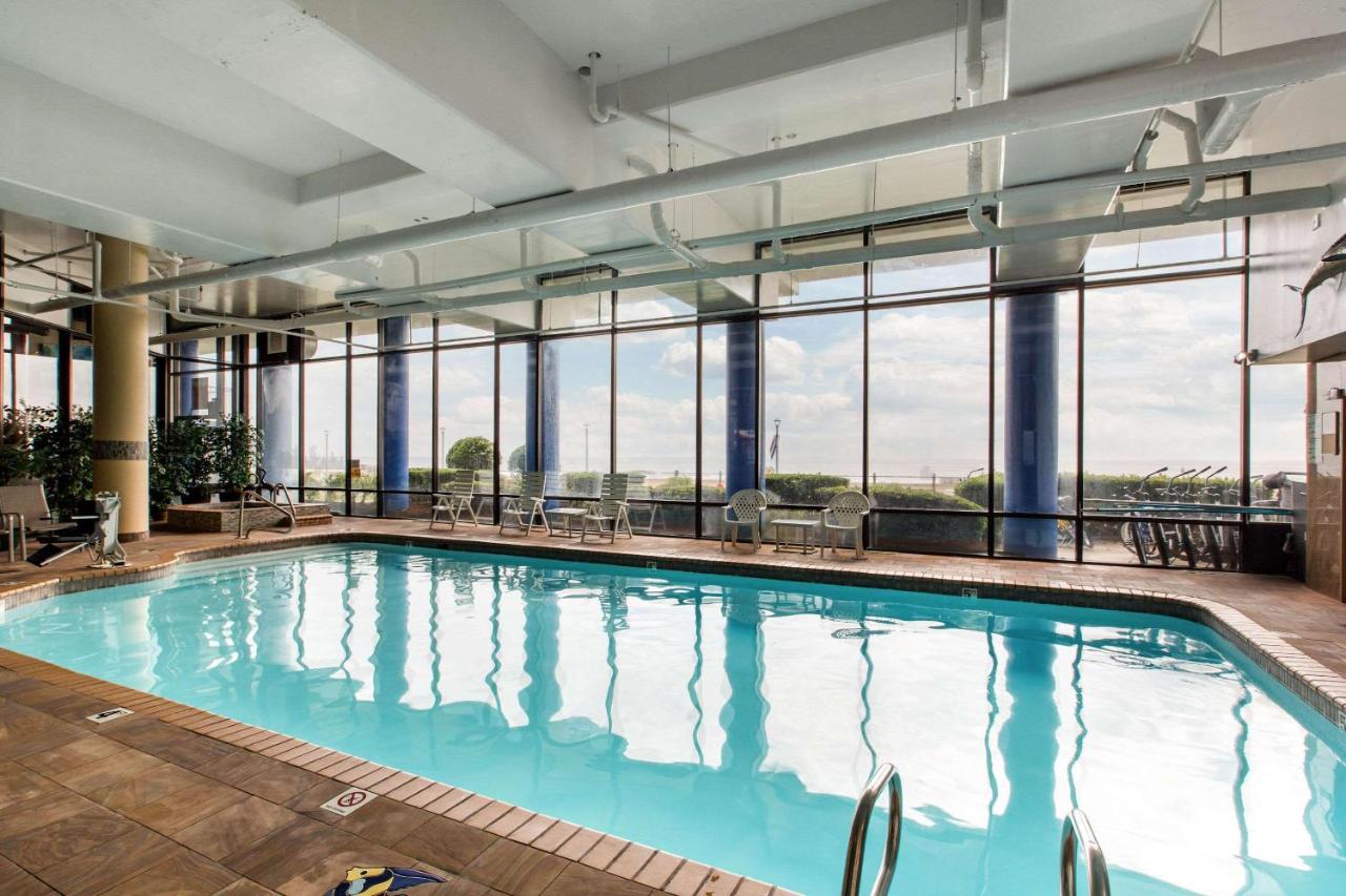 Heated swimming pool: Coastal Hotel & Suites Virginia Beach - Oceanfront
