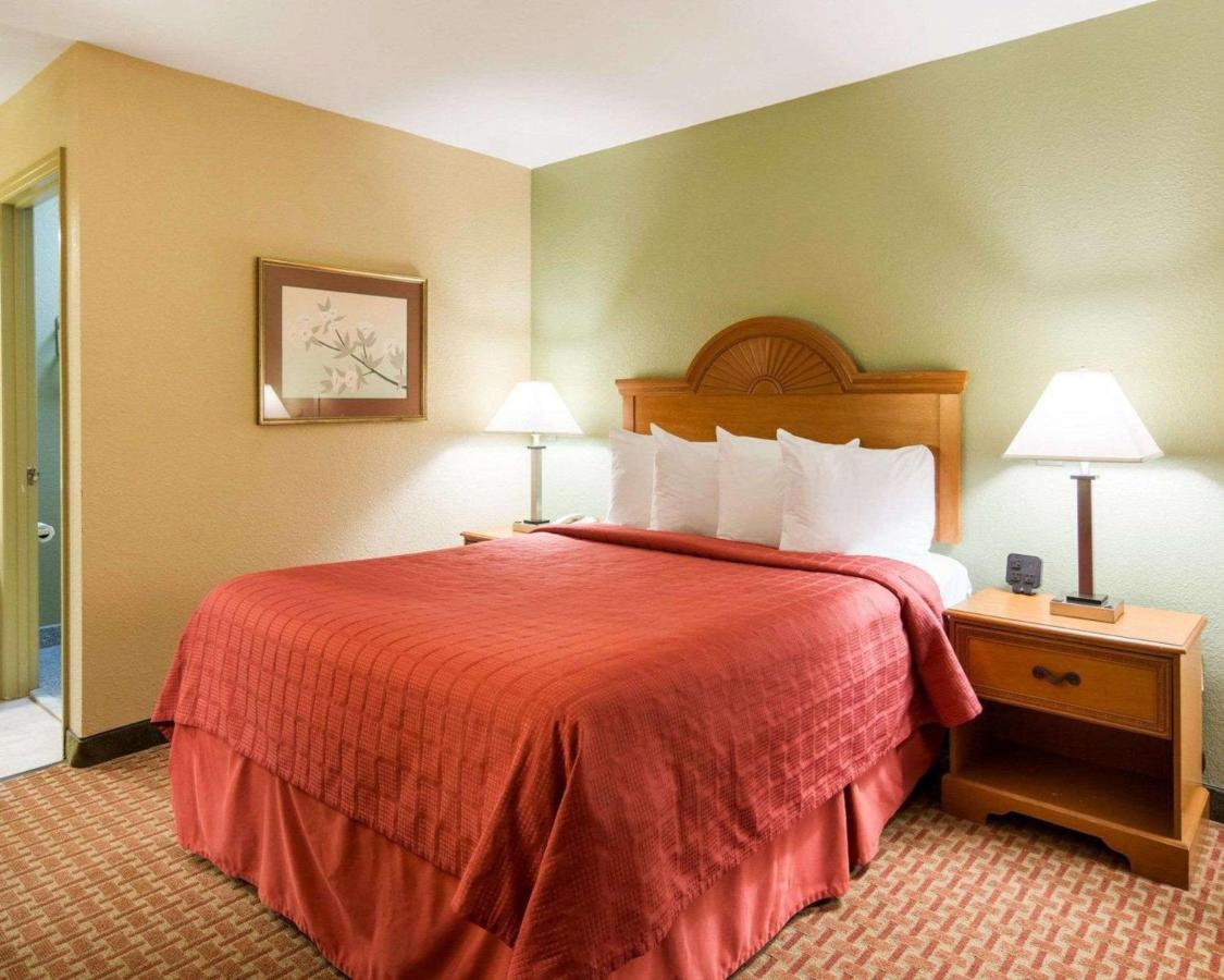 Greenwood Inn — photo 19