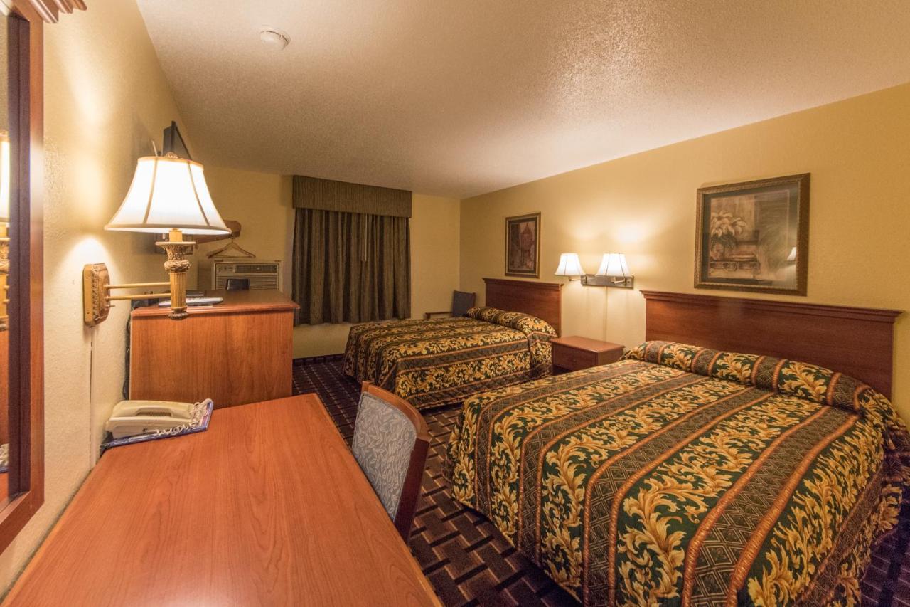 Deluxe Inn — photo 12