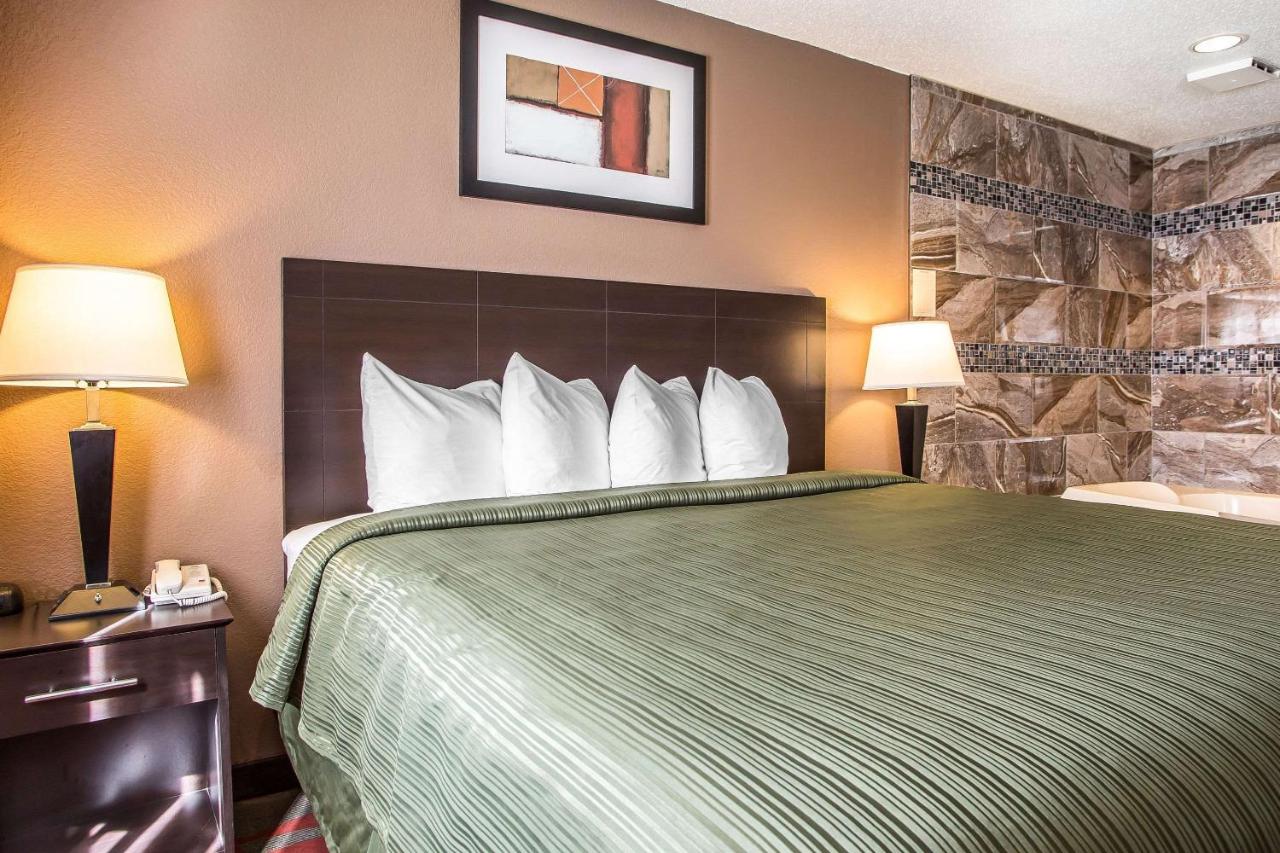 quality hotel in west bend wisconsin