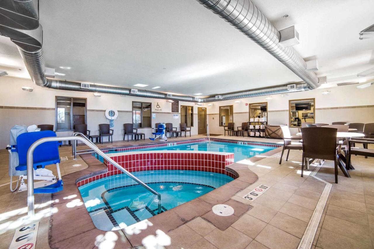 Heated swimming pool: Comfort Inn & Suites Cheyenne