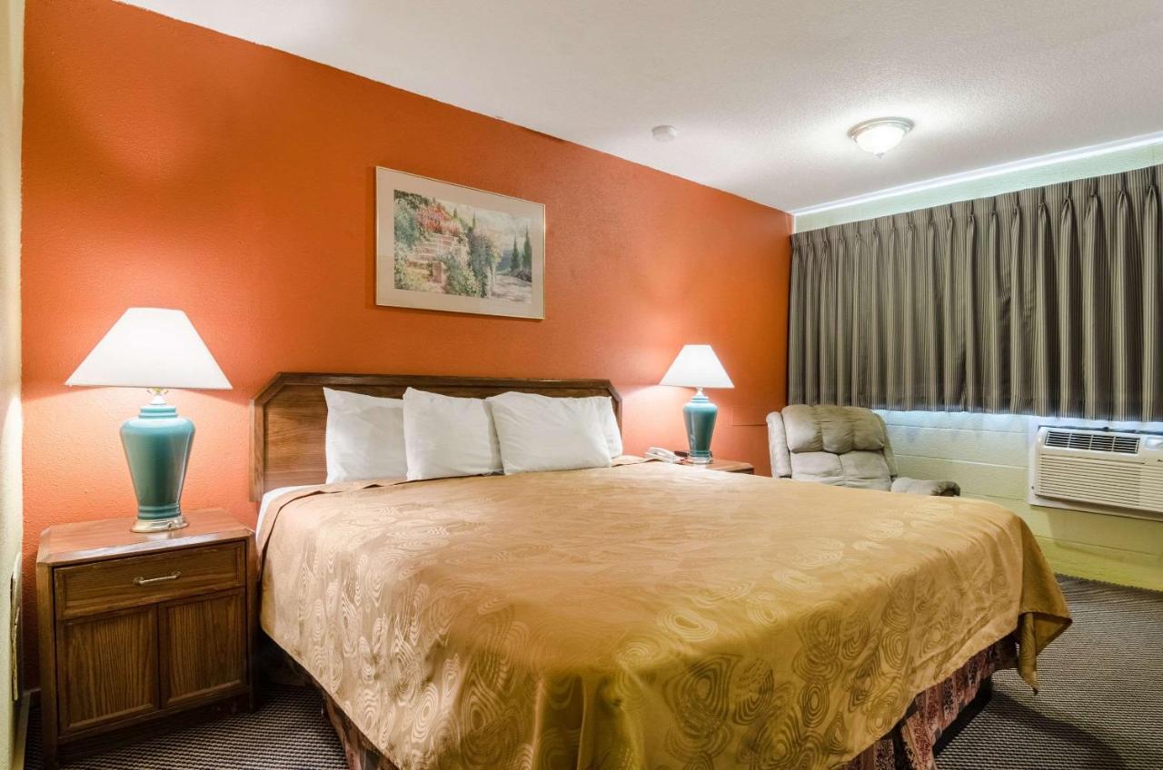 Executive Inn Dodge City ks — photo 10