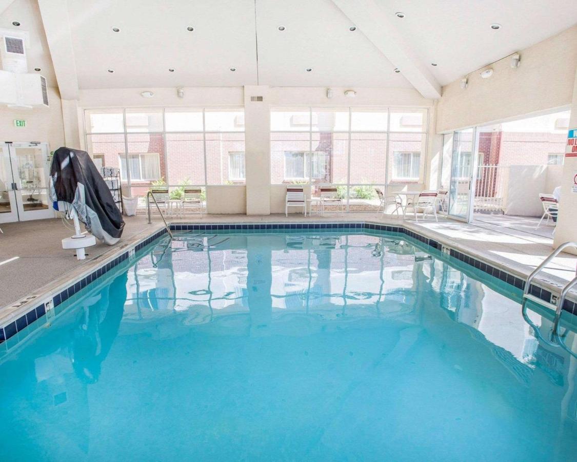Heated swimming pool: Quality Inn & Suites Denver International Airport