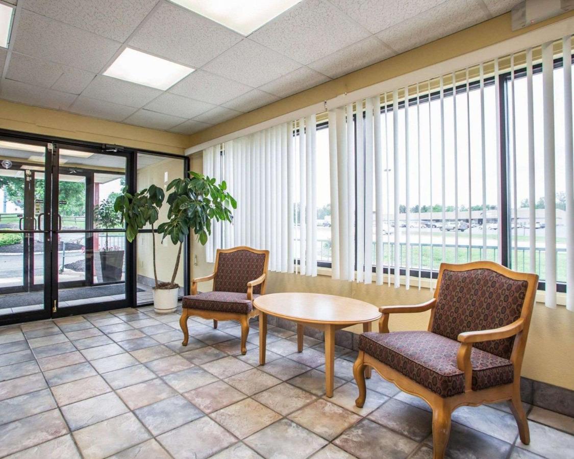 Relax Inn Saint Charles — photo 14
