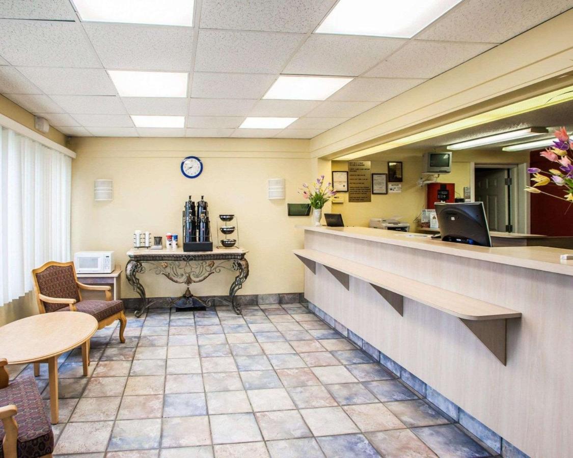 Relax Inn Saint Charles — photo 8