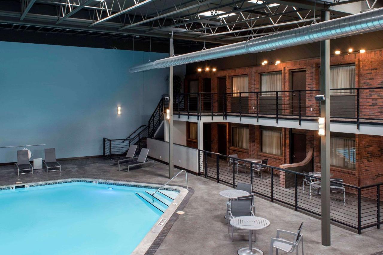 Heated swimming pool: Copper King Convention Center, Ascend Hotel Collection
