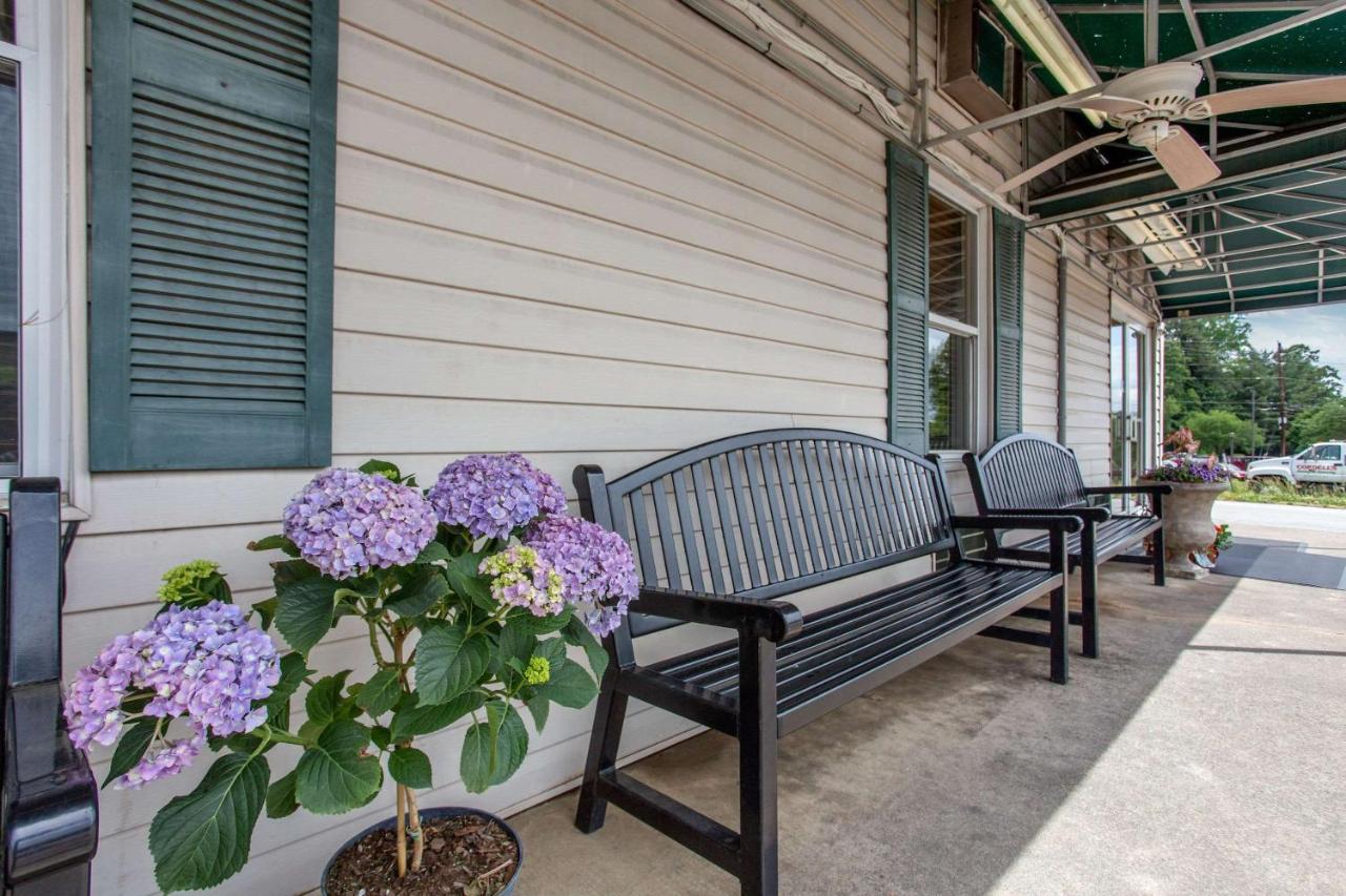 Rodeway Inn Asheville — photo 10