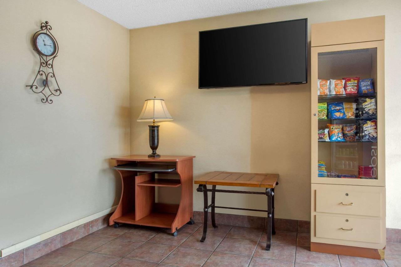 Rodeway Inn Asheville — photo 11
