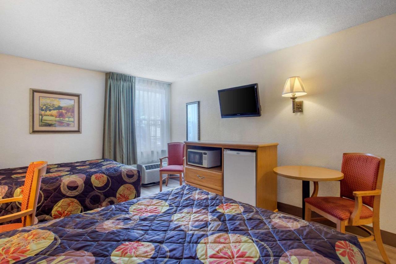 Rodeway Inn Asheville — photo 13
