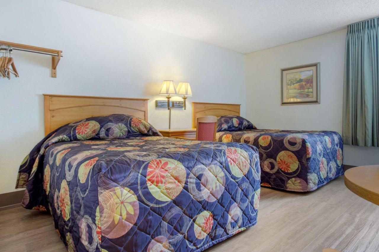 Rodeway Inn Asheville — photo 15