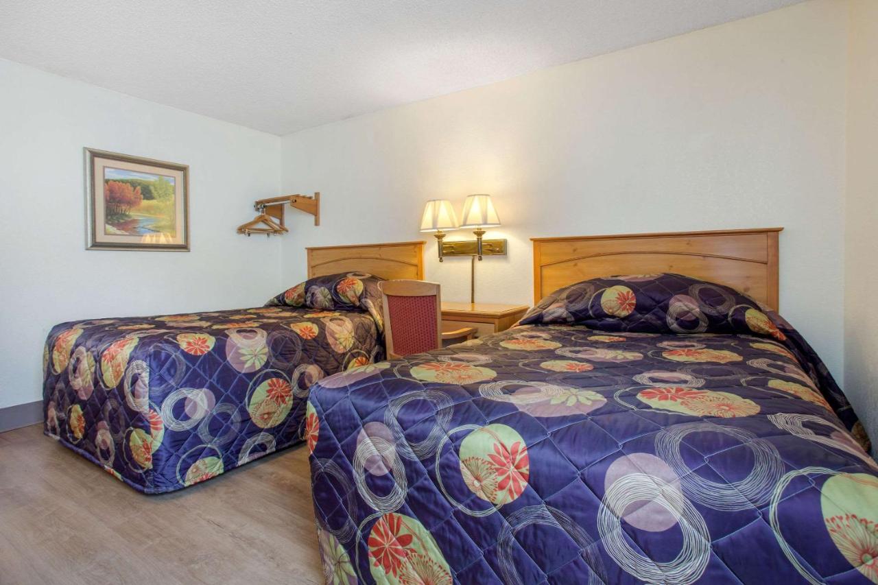 Rodeway Inn Asheville — photo 16