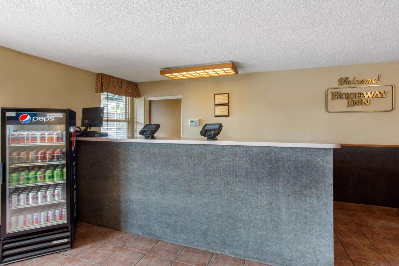 Rodeway Inn Asheville — photo 18