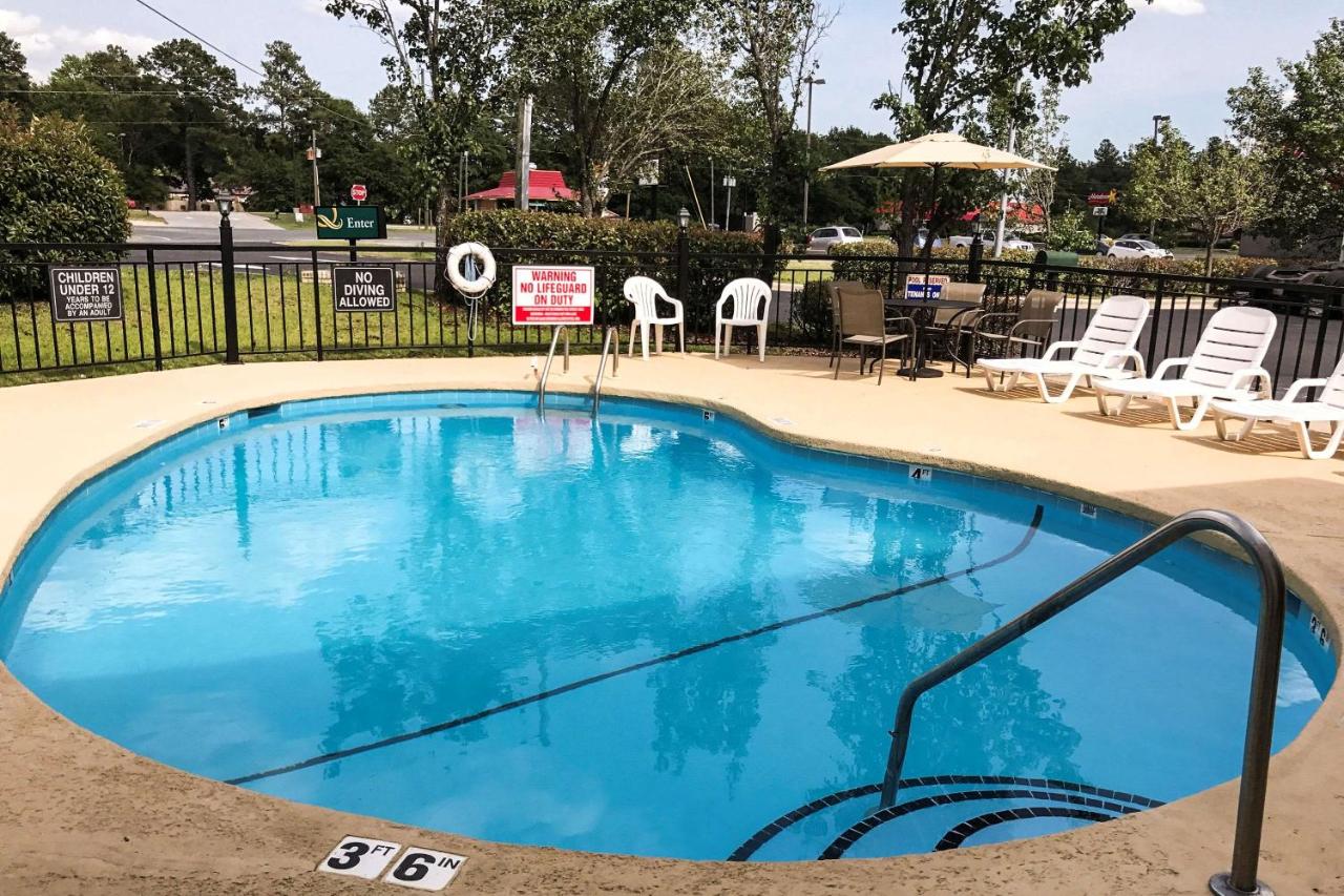 Raeford Inn — photo 1