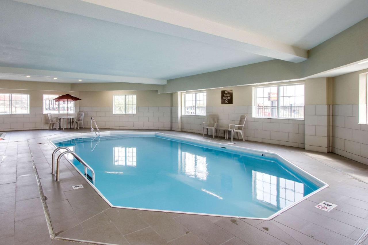 Heated swimming pool: Comfort Inn & Suites Bellevue - Omaha Offutt AFB