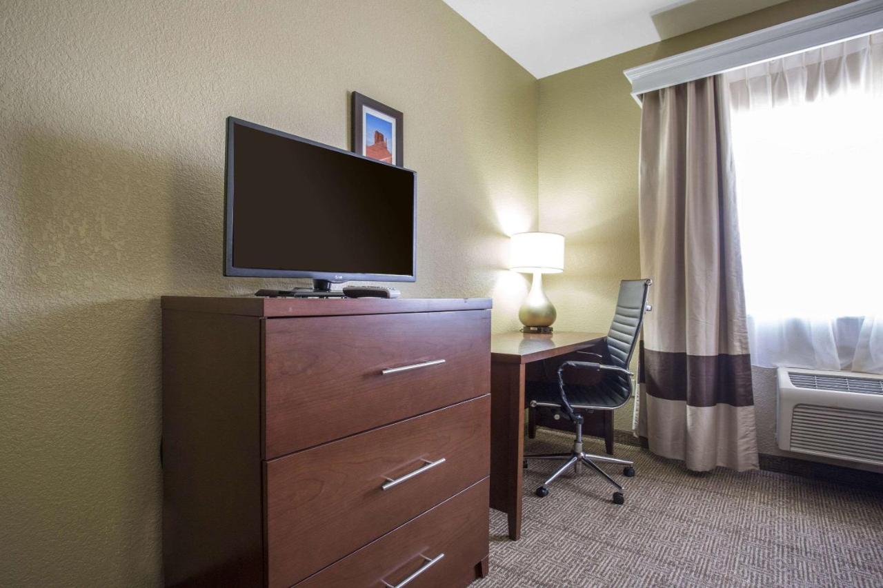 Hotel Adamex Deming — photo 17