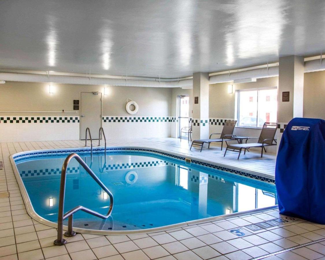Heated swimming pool: Comfort Suites Columbus West - Hilliard
