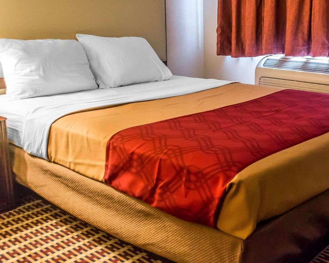 Economy Inn & Suites — photo 12