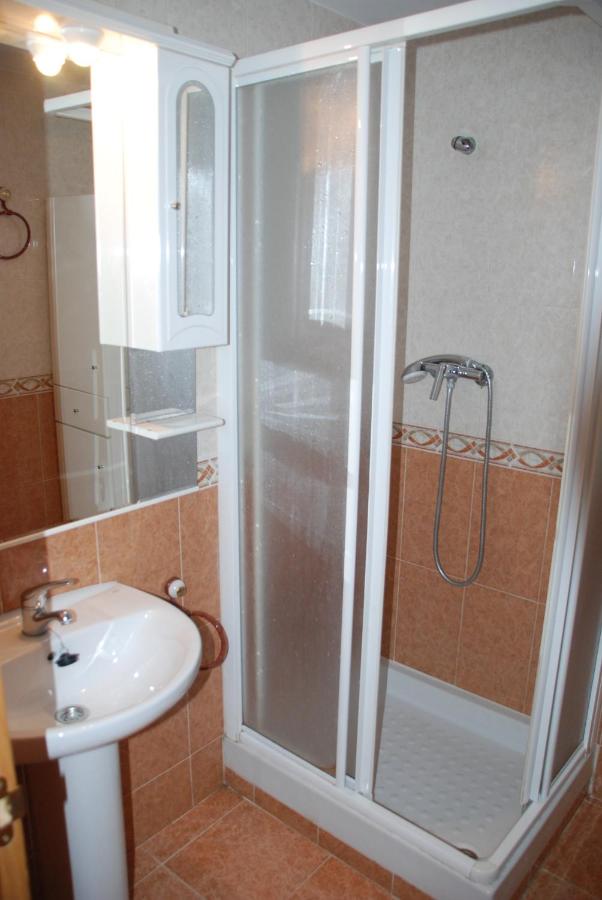 APARTAMENTOS LÁZARO-Calle Iglesia 8 - 1º C, Escarrilla ...