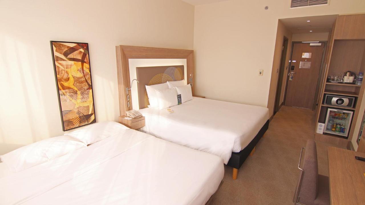 Novotel World Trade Centre Dubai photo