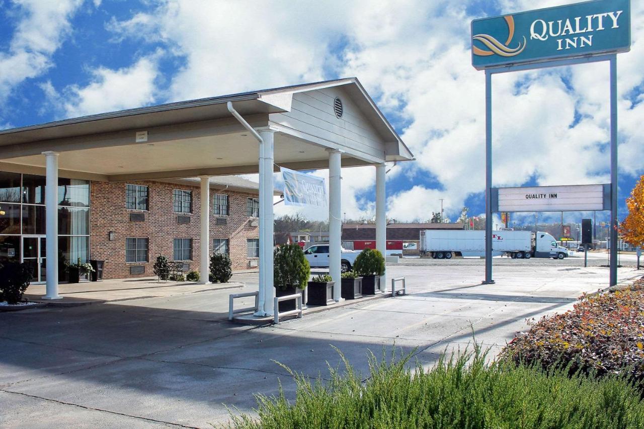 COLLEGE INN MOTEL — photo 1