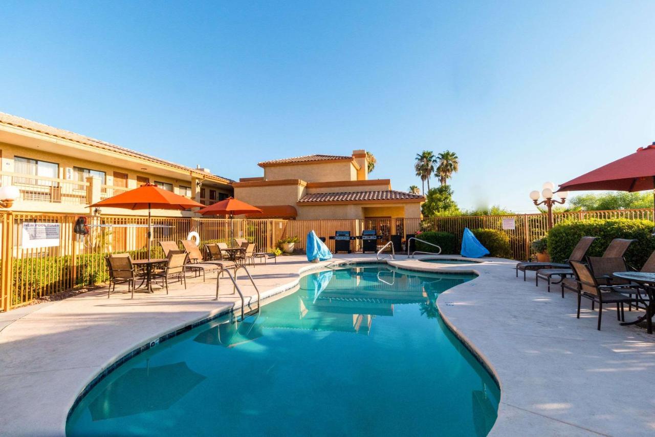 Heated swimming pool: Quality Inn Casa Grande I-10