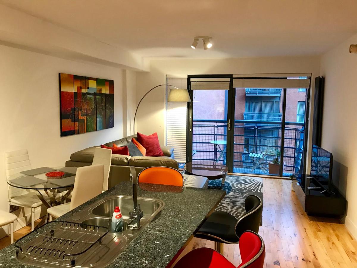 {{ hotelInfo.altText }}