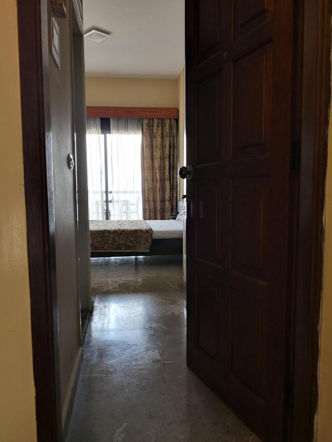Holiday Suites Hotel & Beach Resort photo