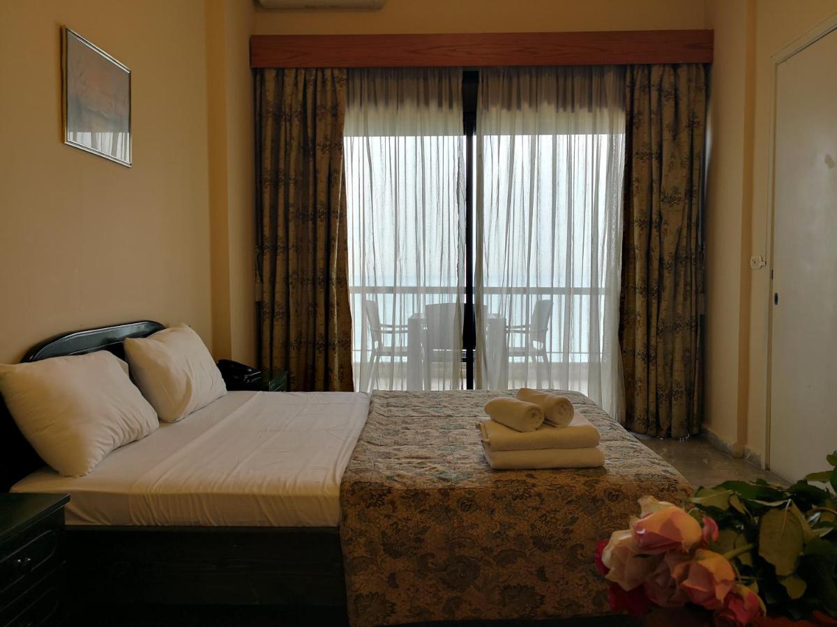 Holiday Suites Hotel & Beach Resort photo