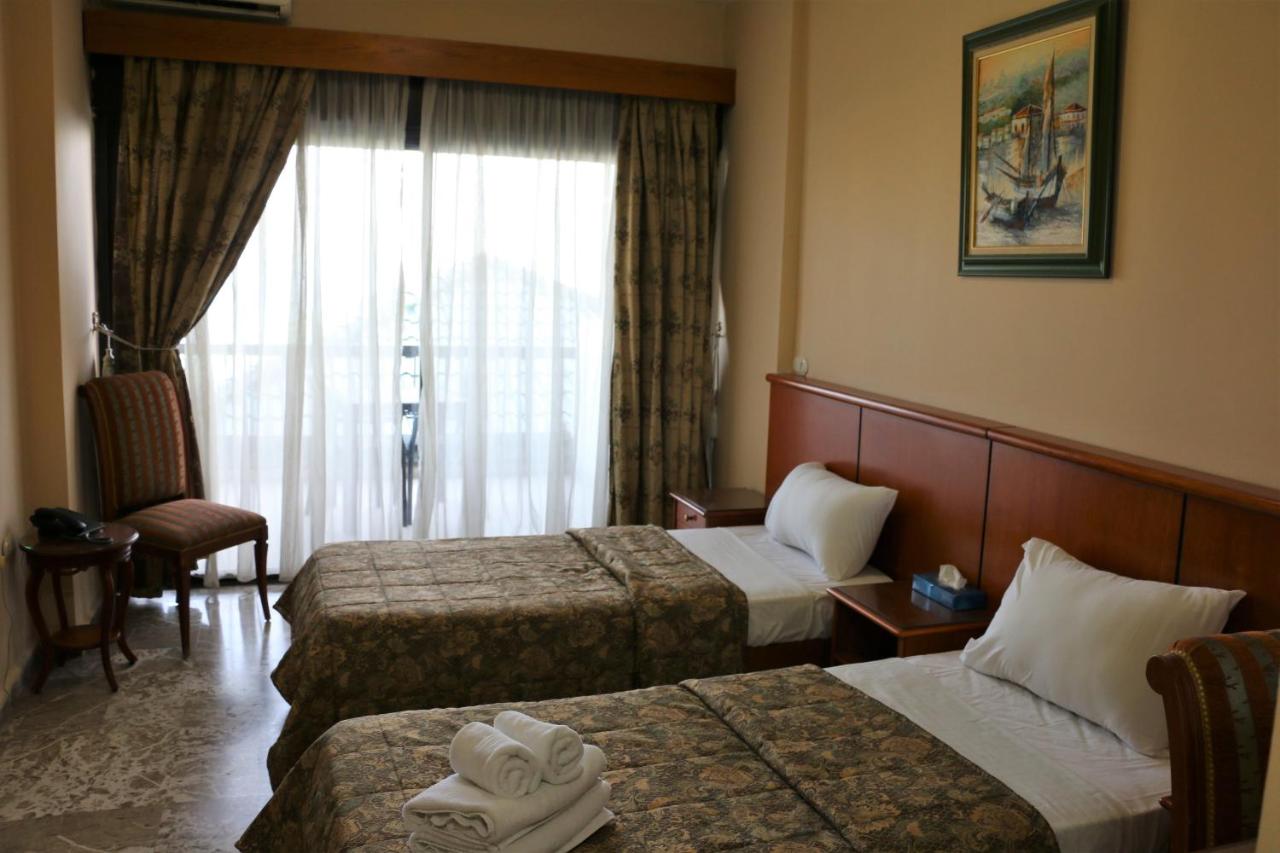 Holiday Suites Hotel & Beach Resort photo