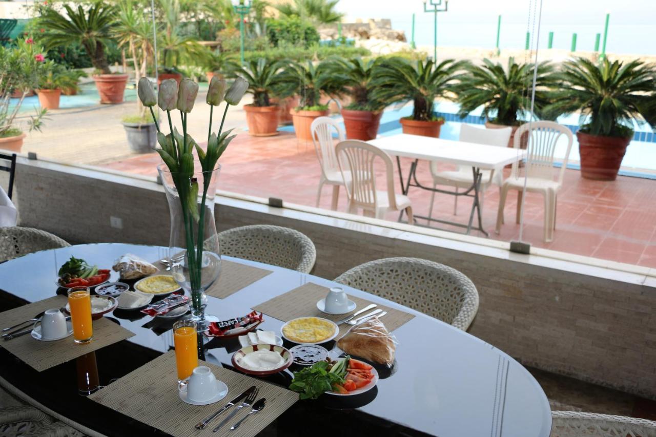 Holiday Suites Hotel & Beach Resort photo