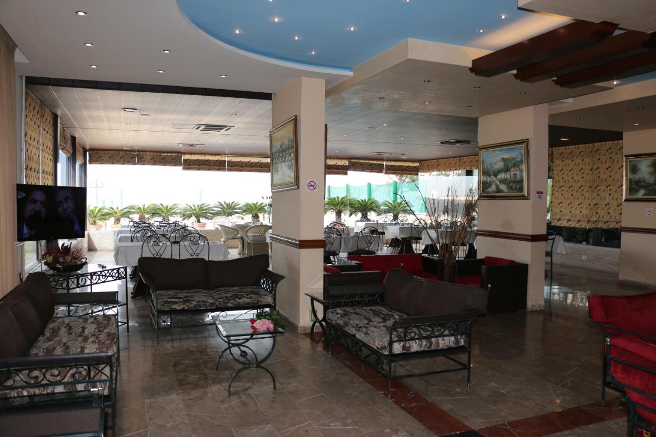 Holiday Suites Hotel & Beach Resort photo