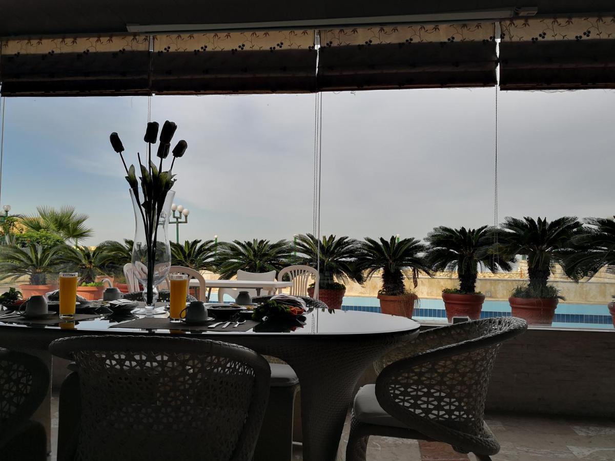 Holiday Suites Hotel & Beach Resort photo