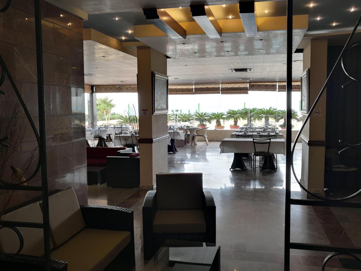 Holiday Suites Hotel & Beach Resort photo