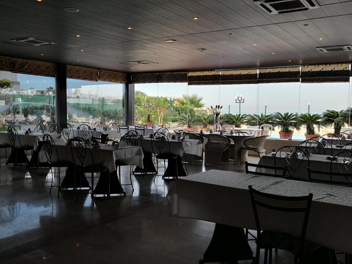 Holiday Suites Hotel & Beach Resort photo