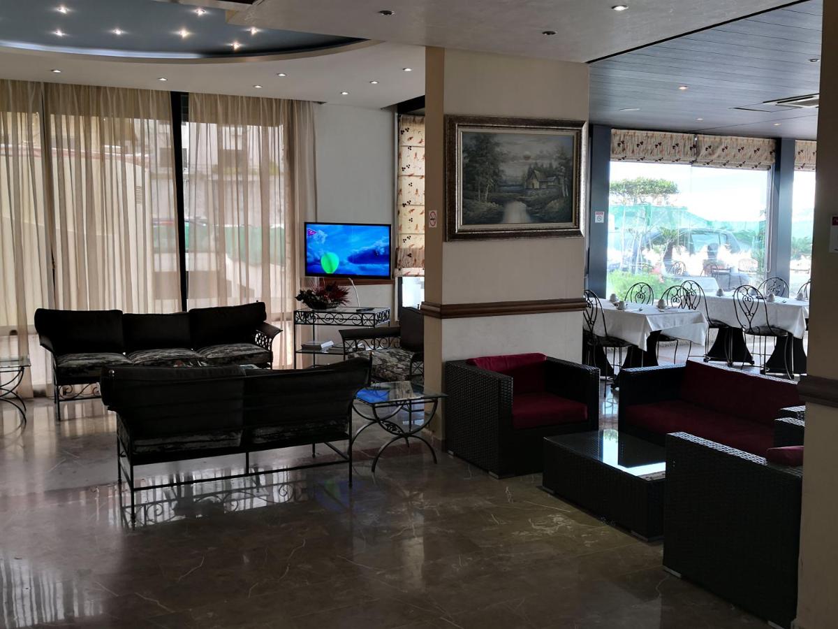 Holiday Suites Hotel & Beach Resort photo
