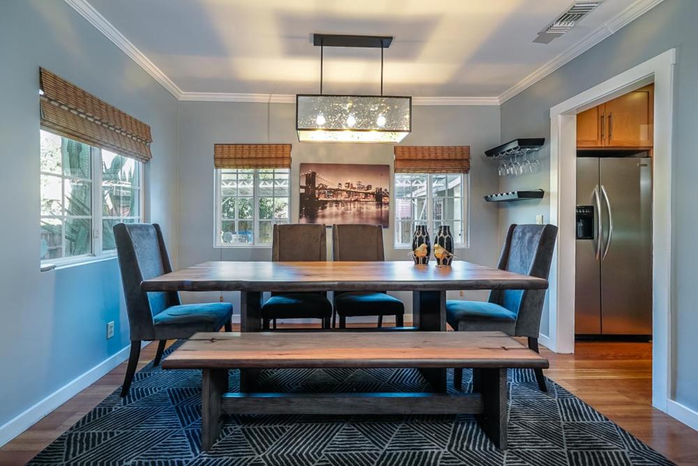 Stylish 2 Bed & 2 Bath at the Heart of Hollywood with Free Parking - One Car only