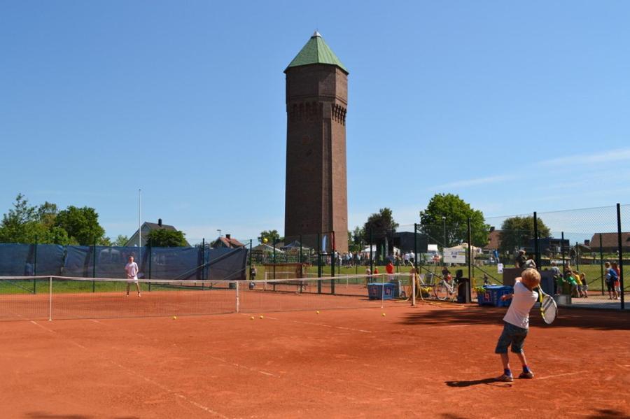 Tennis court: Laholms Vandrarhem