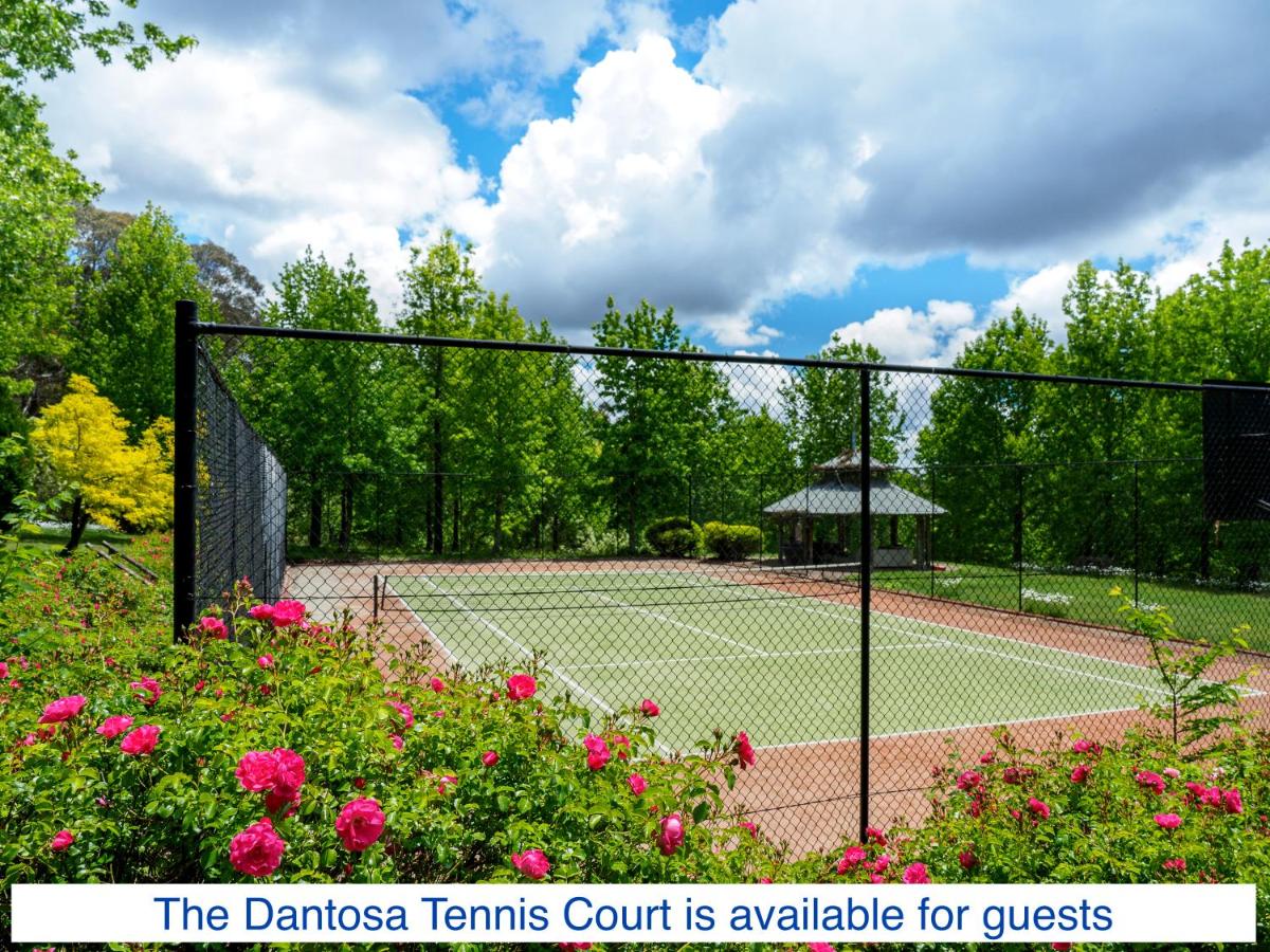 Tennis court: Dantosa Blue Mountains Retreat
