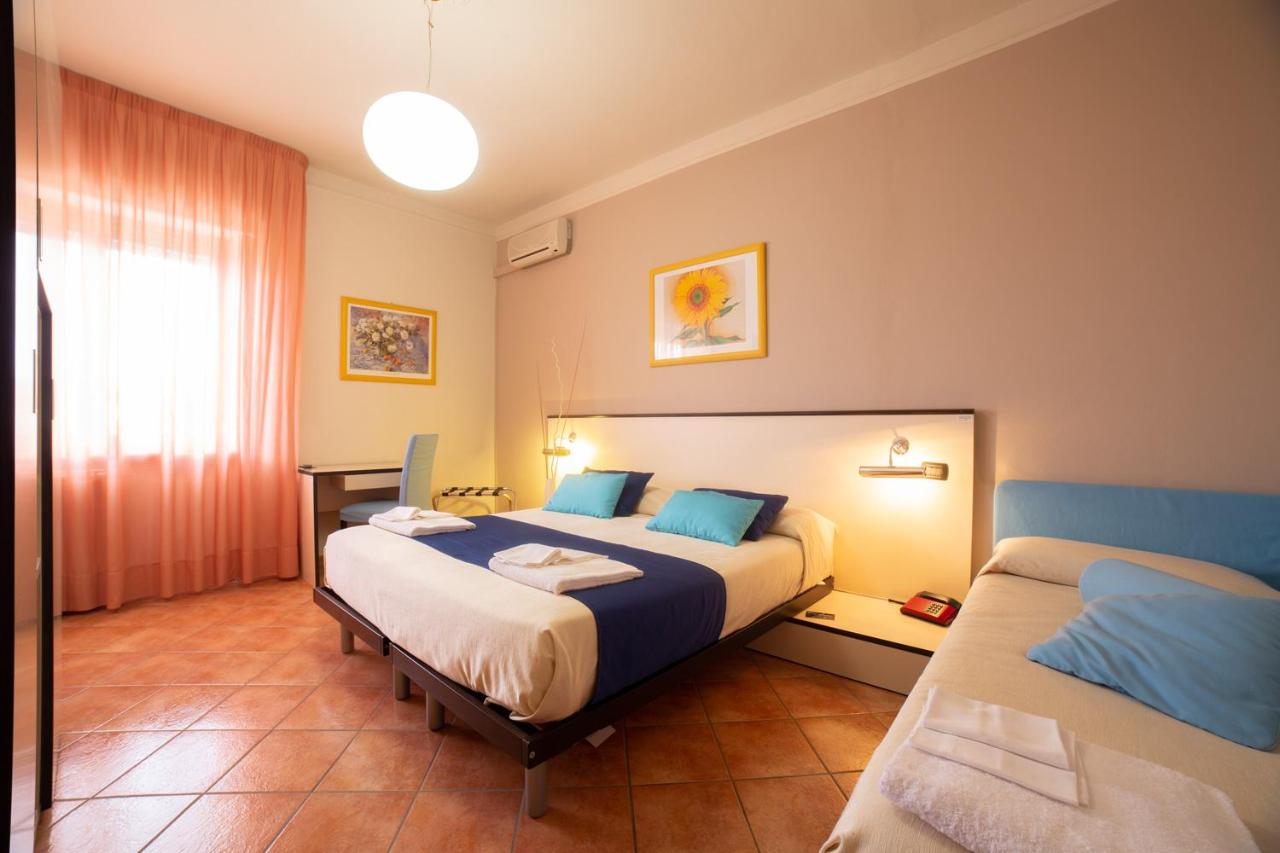 Hotel Mediterraneo photo