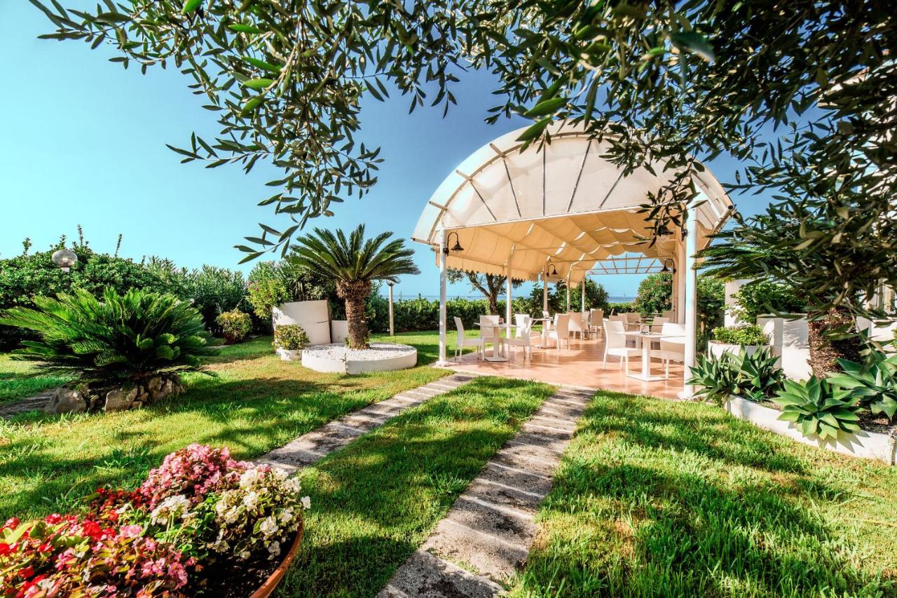 Hotel Mediterraneo photo