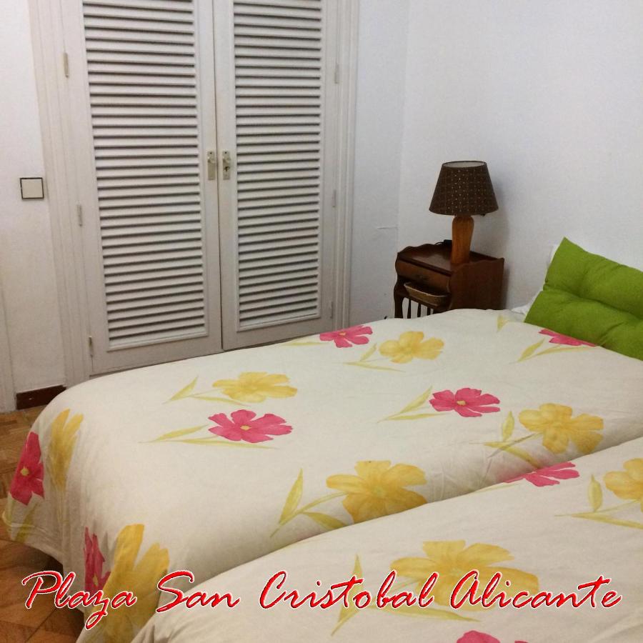 Apartment Plaza San Cristobal, Alicante, Spain - Booking.com
